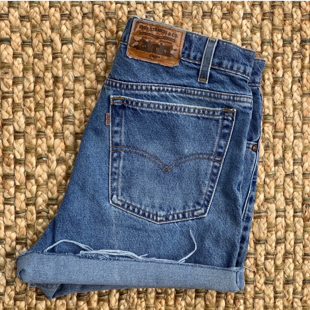 Vintage Levi’s Tan Tab High Waisted Cutoff Shorts Sz 31/10 - Picture 3 of 3
